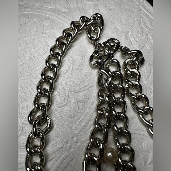 Women Chunky Chain Belt with Faux Pearl Dangles Silver Tone Triple Chain Front - Picture 5 of 8